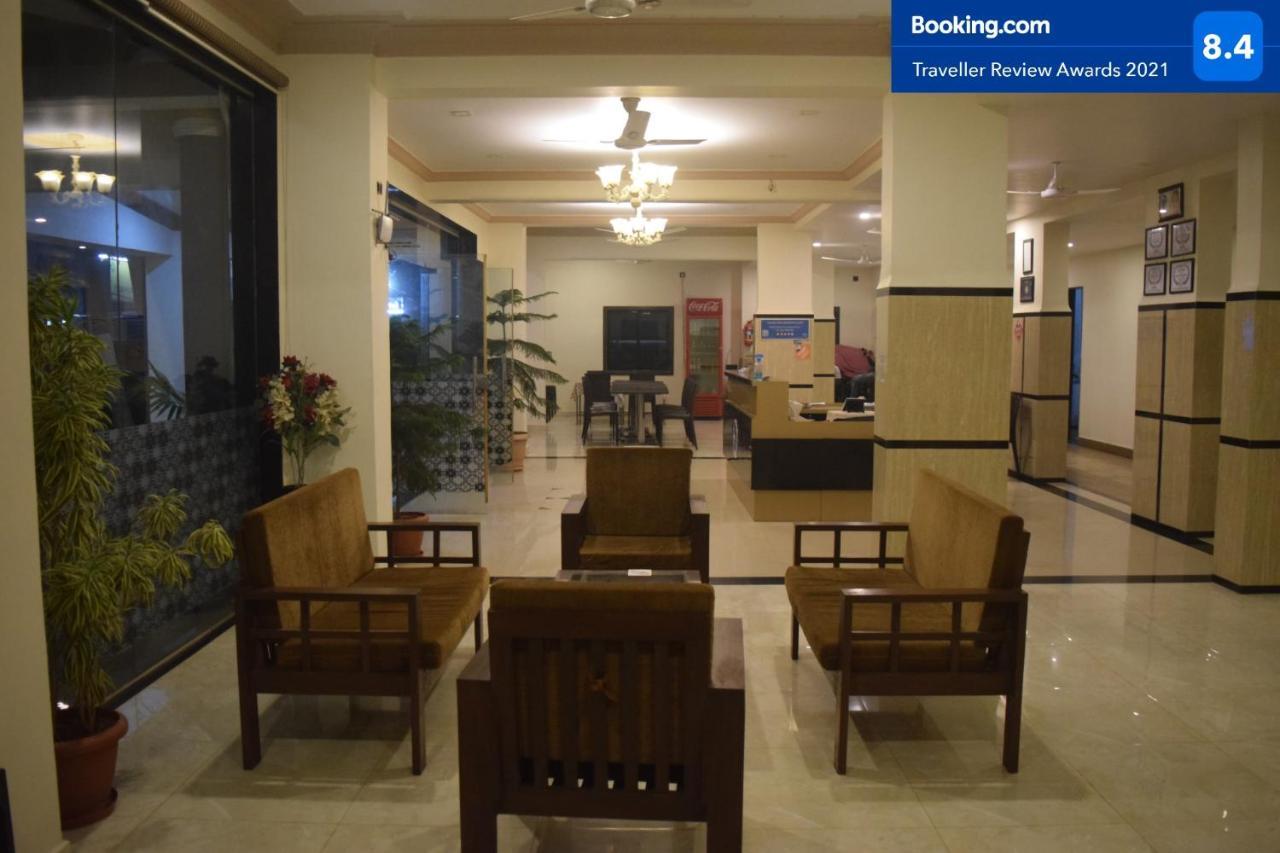 Hotel Murud Marina Екстериор снимка