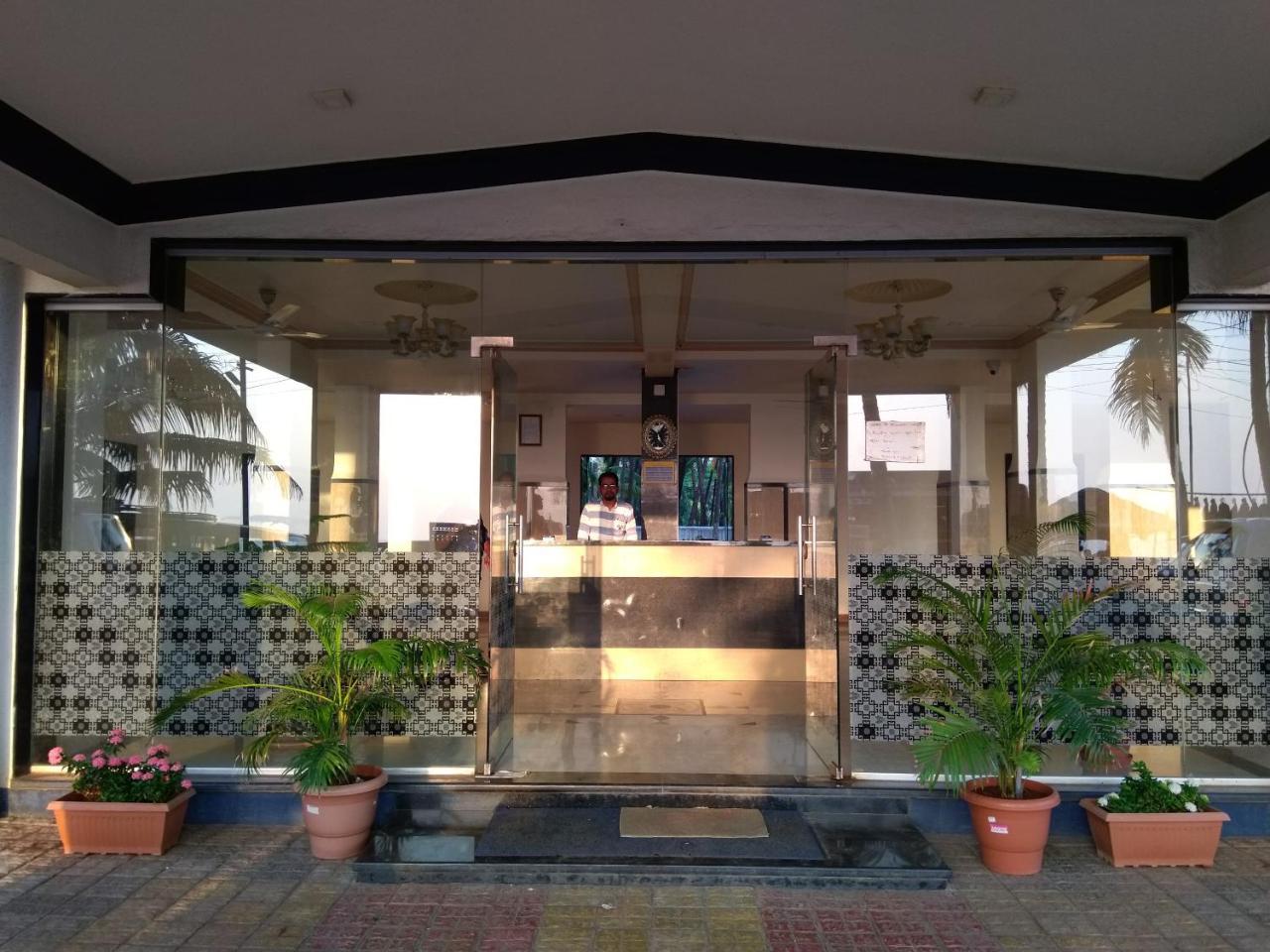 Hotel Murud Marina Екстериор снимка